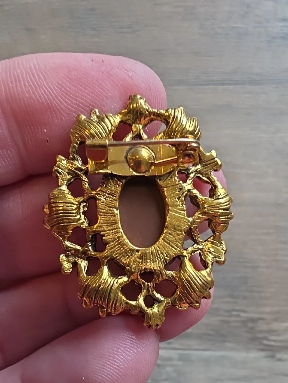 N/A elegant gold